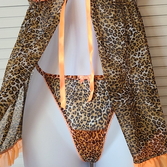 Victoria's Secret Cheetah Set - Picture 3 of 16